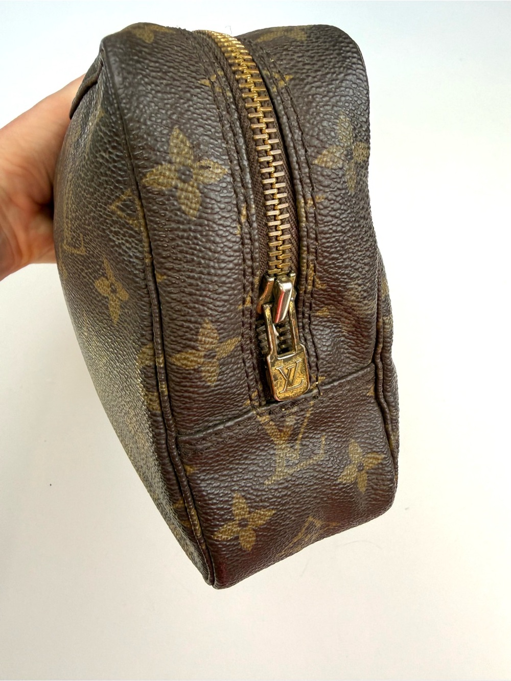 LOUIS VUITTON Monogram Trousse Toilette 23 - Picture 15 of 17